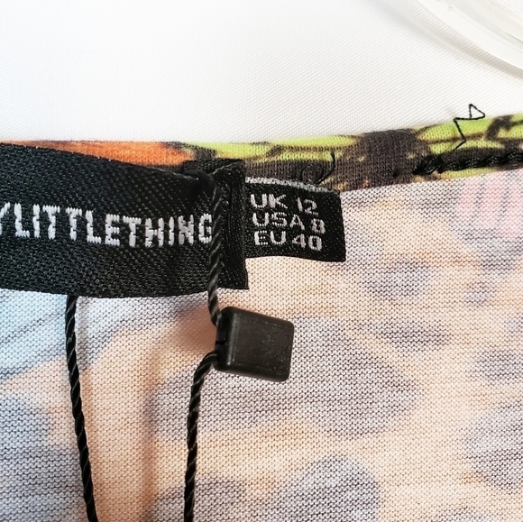 PRETTYLITTLETHING Multi Jersey Butterfly Printed Plunge Bodysuit - Picture 5 of 7